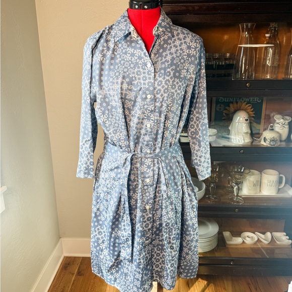 Foxcroft NYC Blue White Print Shirt Dress Sz 12 Wrinkle Free Belted - Picture 1 of 7